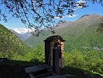 Uscendo dall'alpe un punto di preghiera e ristoro poi ci si addentra nuovamente nella costa boschiva che ci porterà in alto..... : sdas16
